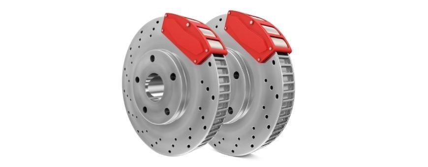 Bremsbeläge auto-bremsbeläge auf weißem hintergrund roter bremsbelagsatz  ersatzteile für das auto strukturiertes bild